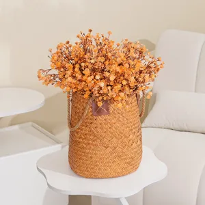 Künstlicher Schleierkraut Blumenstrauß mit geflochtenem Korb Herbst Deko für Zuhause