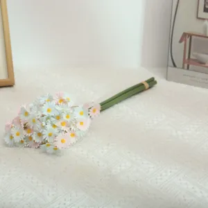 Artificial daisy flower bouquet detail, fresh home decoration silk floral arrangement.