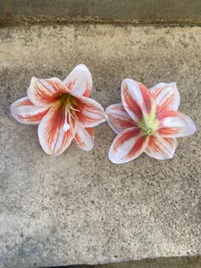Artificial silk lily flower heads for DIY crafts, floral arrangements, and hair accessories.