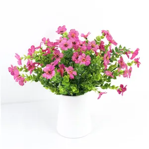 Fiore artificiale in seta viola foglia di eucalipto dettaglio per decorazioni casa.