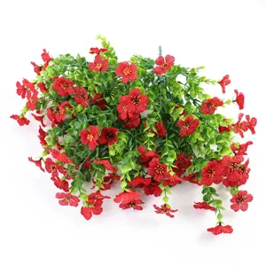 Fiori artificiali di seta viola con foglie di eucalipto per decorazioni domestiche.
