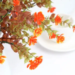 Foglie di eucalipto artificiali colore autunno pianta dettaglio primo piano decorazione casa