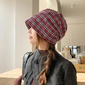 Gorro plisado de cuadros para mujer, sombrero de punto vintage con estilo para otoño.