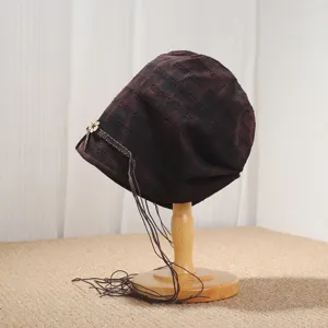 Ethischer Batik Fransen Schlapphut Damen Herbst Vintage Beanie Mütze Detail Ansicht