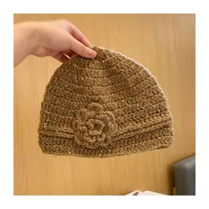 Handgefertigte Häkelmütze mit 3D-Blume Pailletten für Damen Herbst Winter warmer Beanie Hut