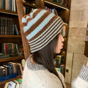 Japanische farbblockierte gestreifte Strickmütze für Damen, warme weiche Wintermütze.