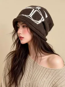 Bonnet en tricot marron avec revers et motif graphique blanc élégant pour femmes hiver