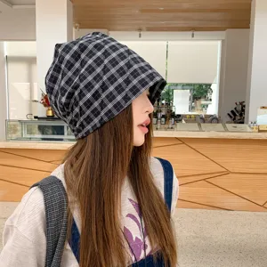 Gorro de cuadros estilo coreano para mujer, sombrero acolchado casual para el otoño.