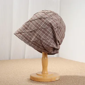 Gorro slouchy plisado a cuadros marrones para mujer, elegante tocado para primavera y otoño.