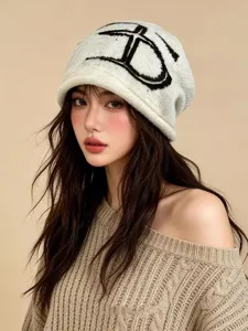 Chaud bonnet slouchy femme en tricot doux pour hiver oversize bonnet blanc cassé.