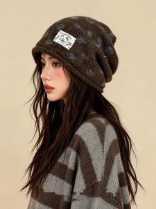 Koreanischer Stil braune Damen Strickmütze, Jacquard Beanie mit Pünktchen und Webetikett.