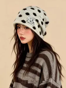 Koreanische Strickmütze für Damen, niedliches Pünktchenmuster mit Label, weiche kuschelige Wintermütze.