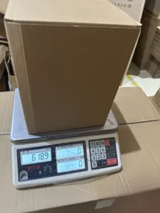 Packaging box weight detail image showing product delivery weight and sizing for logistics.