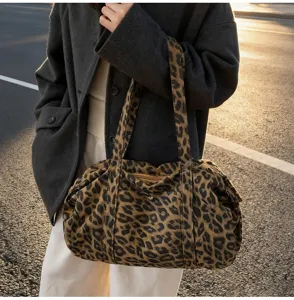 Leopard print canvas shoulder bag for women, retro casual underarm handbag with zipper detail.