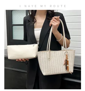 White woven tote bag and clutch set, large capacity casual shoulder bag for daily commuting.