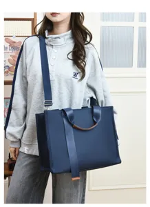 Detalle de bolso de negocio en tela oxford impermeable con asas y correa de hombro muy comoda.