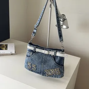 Borsa a tracolla da donna in denim di tendenza, design chic in jeans con strass e capiente.