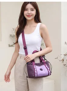 Borsa a tracolla da viaggio viola leggera per donna, grande borsa da giorno e sportiva.