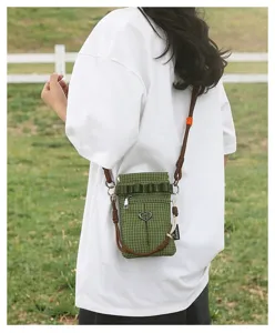 Sac bandoulière à carreaux verts, sacoche décontractée légère pour les voyages.