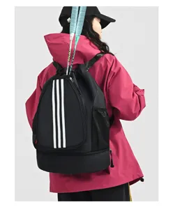 Schwarzer Kordelzug Sportrucksack mit drei Streifen, grosse Kapazitaet Trainings-Tasche.