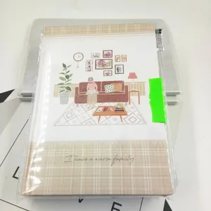 Leuk 32K studenten dagboek notitieboekje met gezellige kamerillustratie en ruitjescover.