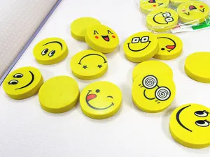 Niedliche gelbe runde Radiergummis mit Cartoon-Motiven, kreatives Schreibwaren-Geschenk für Kinder.