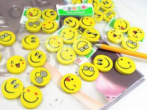Niedliche gelbe Smiley Cartoon Radiergummis Set, lustige Radierer Schreibwaren fur Kinder.