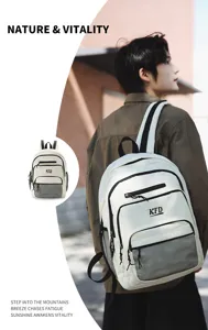 Mochila blanca informal de gran capacidad con múltiples bolsillos para viajes diarios y escuela.