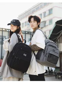 Mochila escolar casual de gran capacidad para estudiantes con múltiples compartimentos.