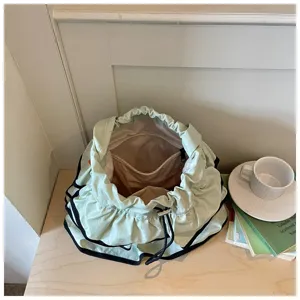 Sac seau plissé décontracté en toile avec cordon de serrage et grande capacité.
