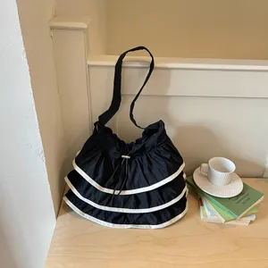 Sac bandoulière noir à volants superposés sac seau décontracté en tissu pour femme au quotidien