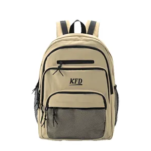 Mochila beige de gran capacidad ideal para viajes diarios, escuela y almacenamiento de portátil.