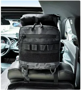 Vista detallada del organizador táctico para asiento de auto, bolsa de camuflaje resistente con MOLLE.