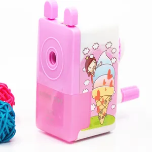 Rosa manueller Bleistiftspitzer mit süßem Cartoon-Eis-Design für Kinder und Schulbedarf.
