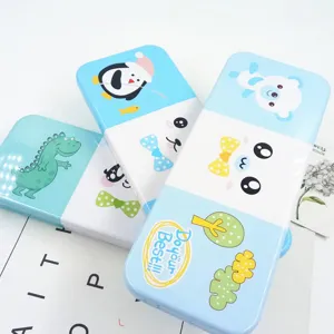 Niedliche doppellagige Cartoon Federtasche für Kinder, kreative Stiftebox mit tierischem Design.