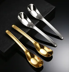 Cuillères yuanbao en acier inoxydable dorées et argentées finition polie miroir, détail.