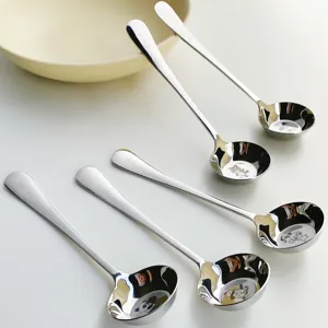 Joli cuillere pour enfants en acier inoxydable 316 avec motif animal et long manche.