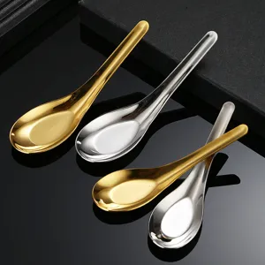 Edelstahl Suppenlöffel Set mit luxuriösen goldenen und silbernen polierten Oberflächen.