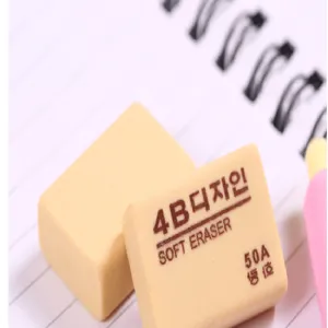 Detailopname van de zachte 4B gum voor professioneel tekenen en kantoorartikelen.