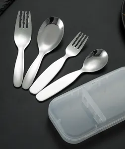 Set de couverts fourchette cuillère en inox pour enfants avec boîte de rangement.