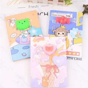 Leuke cartoon decompressie notitieboek set met squishy speelgoed en magnetische gesp.