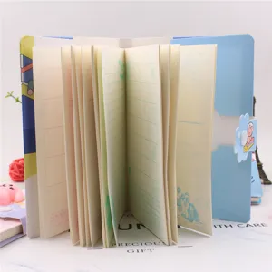 Creatief schattig notitieboekje met plannerpagina's en blauwe omslag voor dagelijks gebruik.
