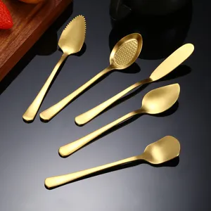 Juego de cucharas de postre y cuchillo de mantequilla de acero inoxidable bañado en oro.