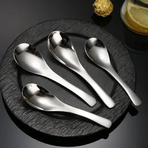 Set di cucchiai da zuppa in acciaio inossidabile, cucchiai da dessert rotondi per uso domestico.