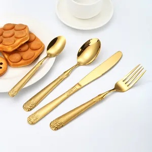 Set de couverts dorés en acier inoxydable avec relief de blé. Élégante coutellerie de table.