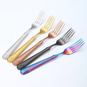 Fourchette de table en acier inoxydable avec poignée de blé gaufrée, couverts élégants.