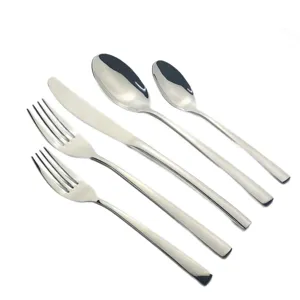 5-teiliges Besteckset aus Edelstahl mit modernem Vierkantgriff, ideal für Haus und Restaurant.