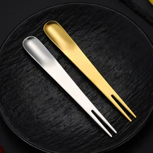 Fourchette cuillère en acier inoxydable pour fruits et desserts, ensemble doré et argenté élégant.