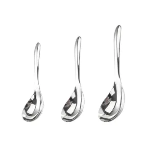 Set di tre cucchiai da zuppa italiani in acciaio inossidabile lucido 316 di varie dimensioni.