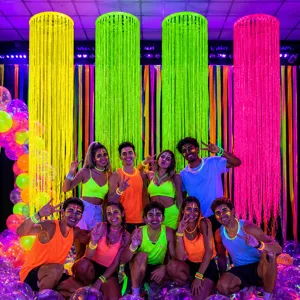 Cortina flecos neón fiesta colgante decoración fluorescente techo DIY decoración detalle